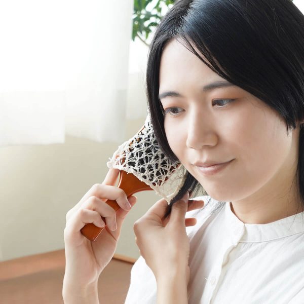 いつものブラシが高級ブラシに？髪のパサつきにシルクでアプローチ