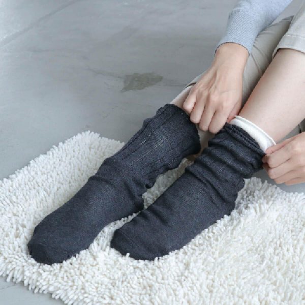 足の冷えをやさしく温めるシルクグッズ7選｜肌にやさしく続けやすい冷え対策